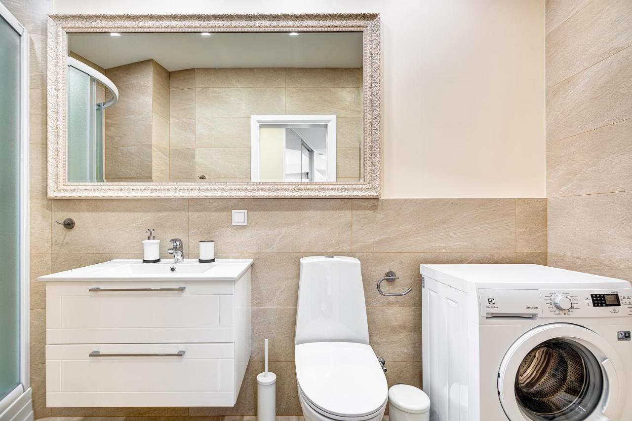 Happy Inn Classical Style, Self Check-In, Parking In The Underground Garage Vilnius Bagian luar foto
