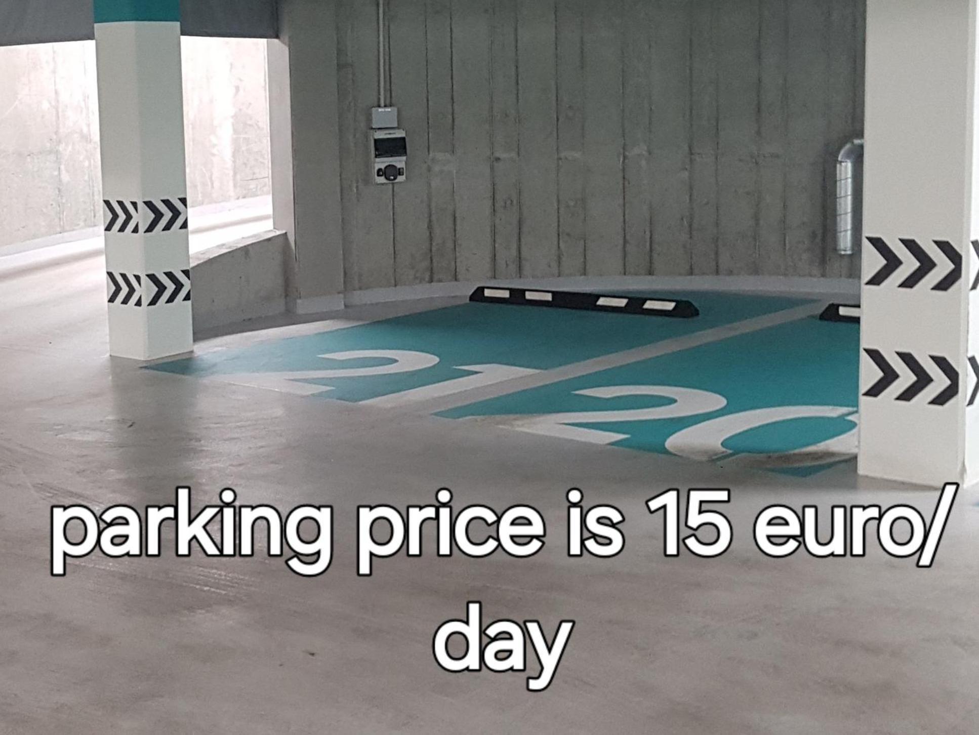 Happy Inn Classical Style, Self Check-In, Parking In The Underground Garage Vilnius Bagian luar foto